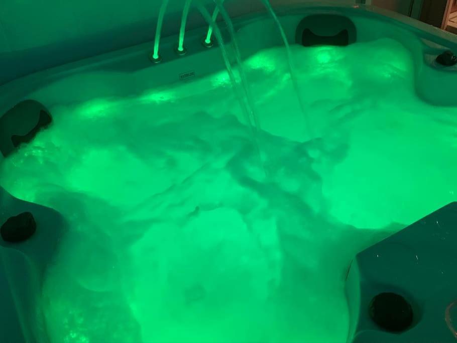 Appartamento Perfect Couple Retreat To Unwind&Relax With Hottub Peacehaven Esterno foto