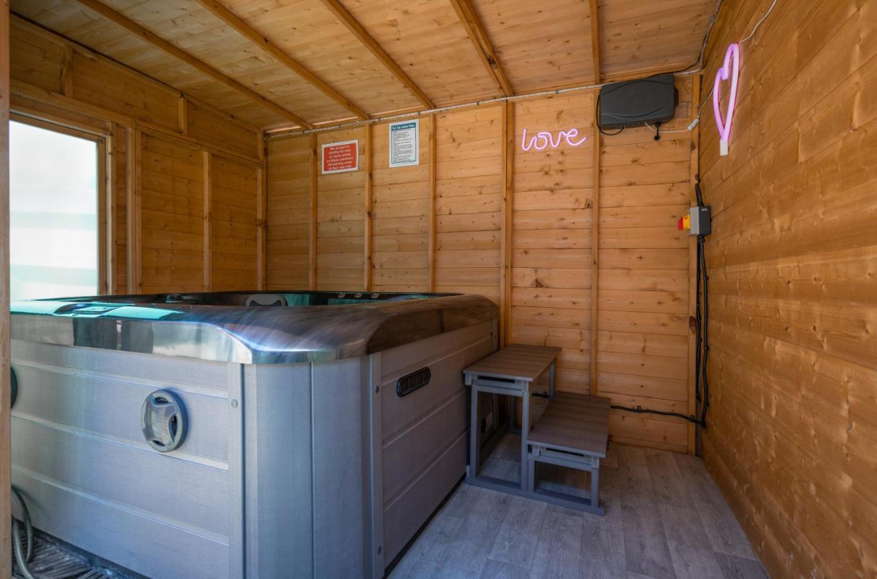 Appartamento Perfect Couple Retreat To Unwind&Relax With Hottub Peacehaven Esterno foto
